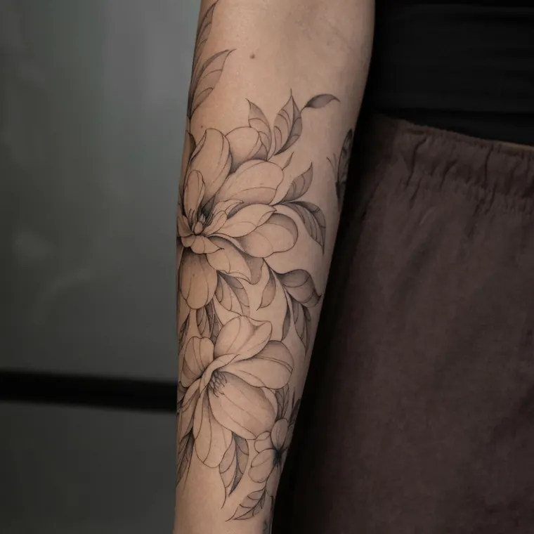 Tatuaje de Maff Leal en línea fina