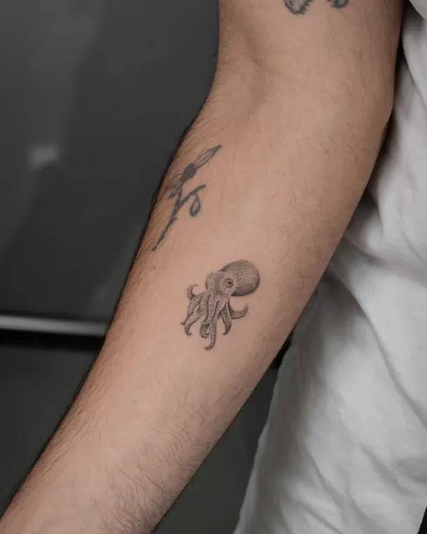 Tatuaje de Maff Leal en microrealismo