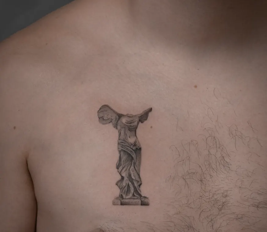 Tatuaje de Maff Leal en microrealismo