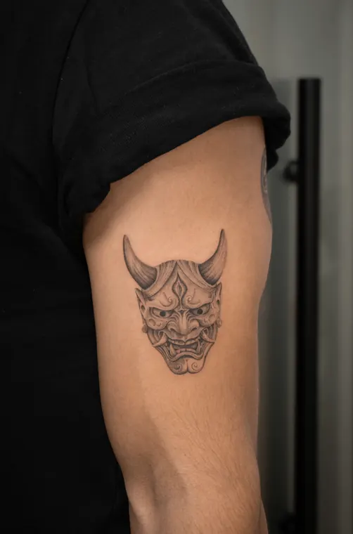 Tatuaje de Maff Leal en microrealismo